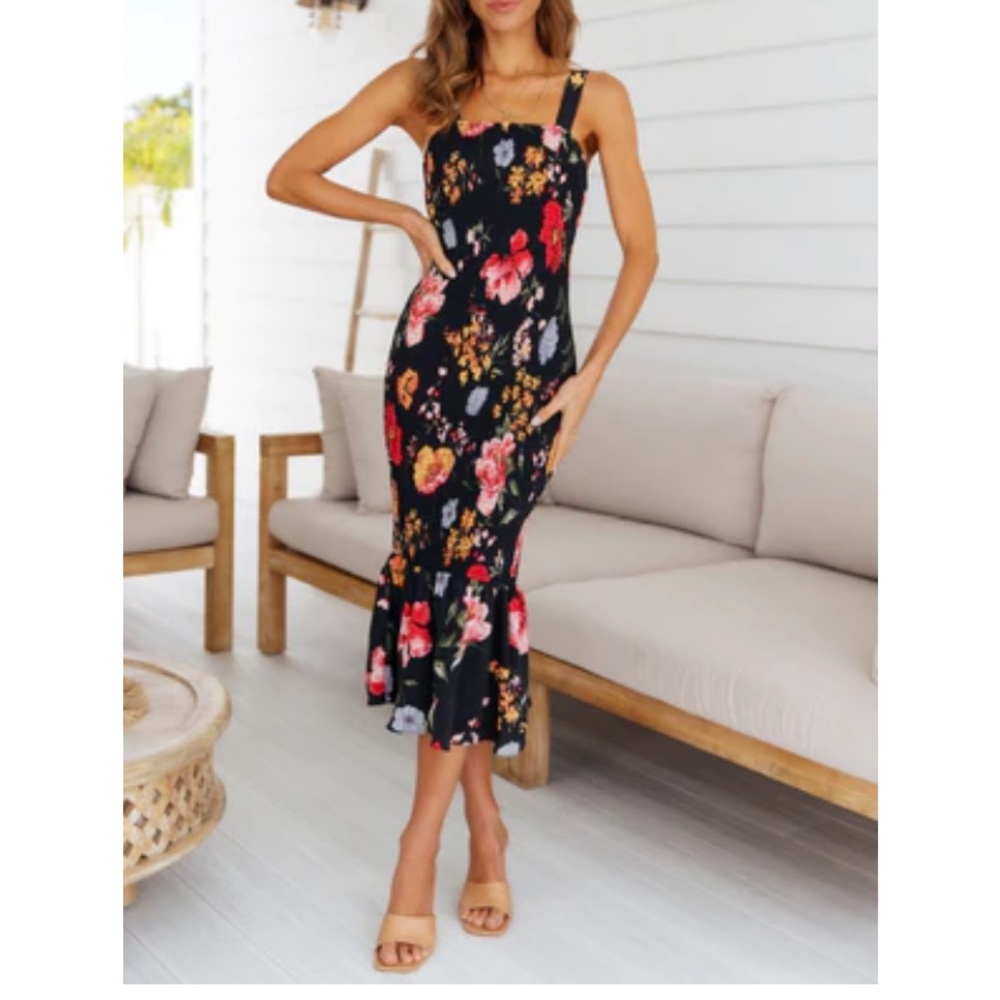 NWT Hello Molly flower gallery midi dress Size Small